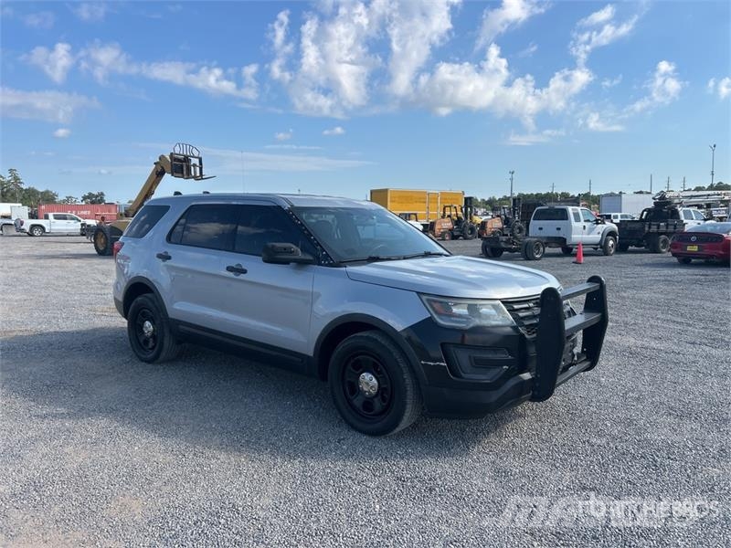 Ford Explorer 汽车
