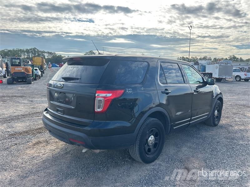 Ford Explorer Voiture