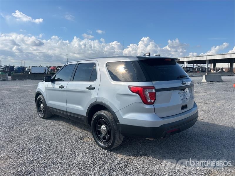 Ford Explorer 汽车