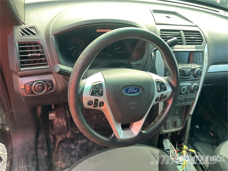 Ford Explorer Voiture