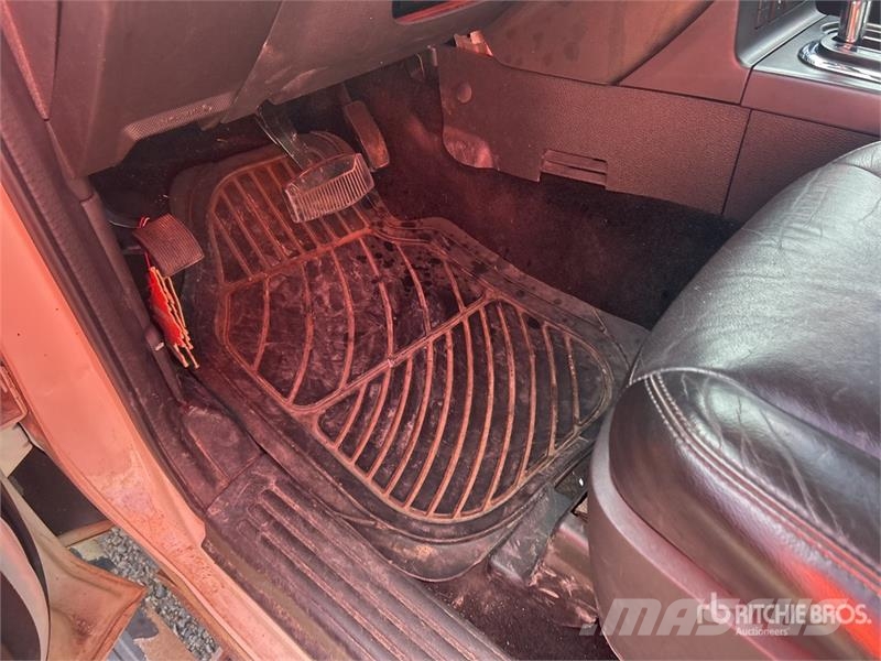 Ford Explorer سيارات