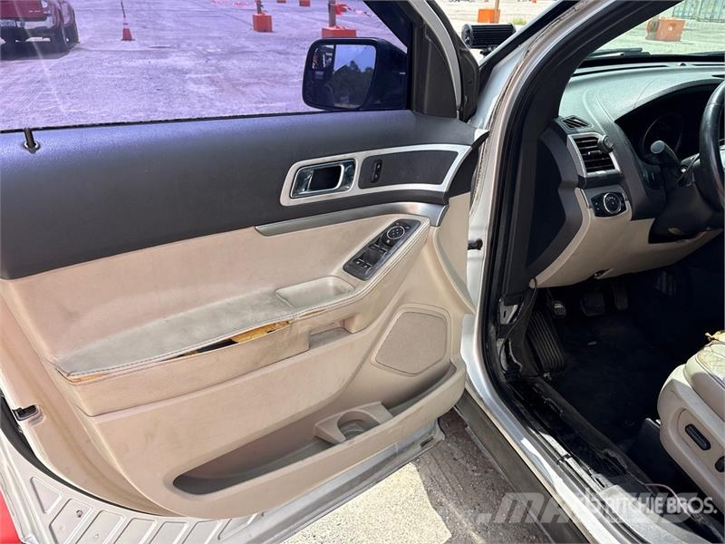 Ford Explorer سيارات
