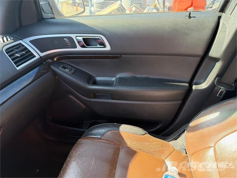 Ford Explorer Auto