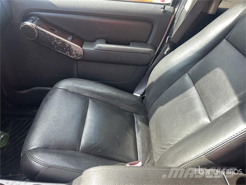 Ford Explorer سيارات