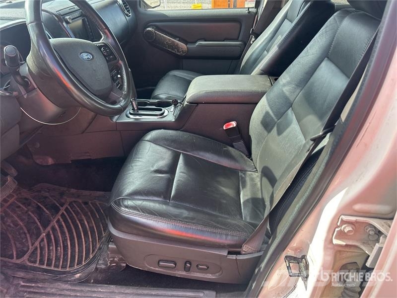 Ford Explorer سيارات