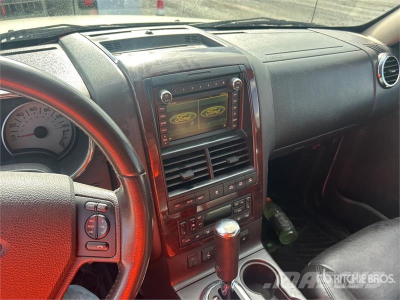 Ford Explorer سيارات