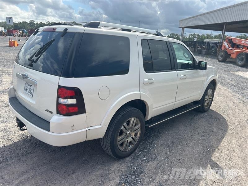 Ford Explorer سيارات