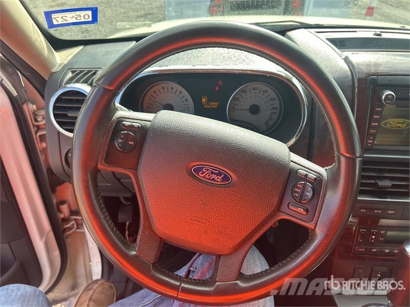 Ford Explorer سيارات