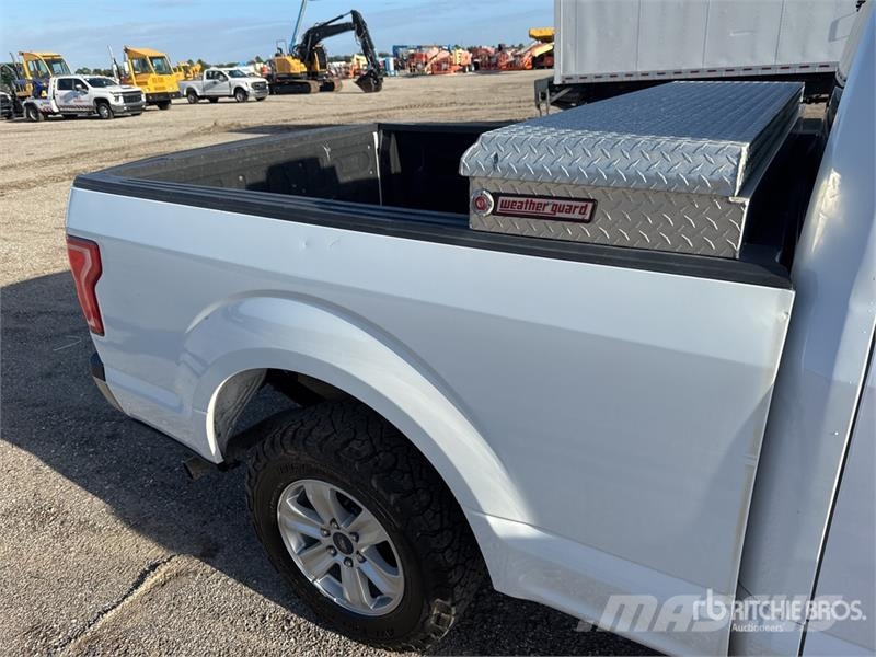 Ford F-150 4x2 Extended Cab Pickup Diger