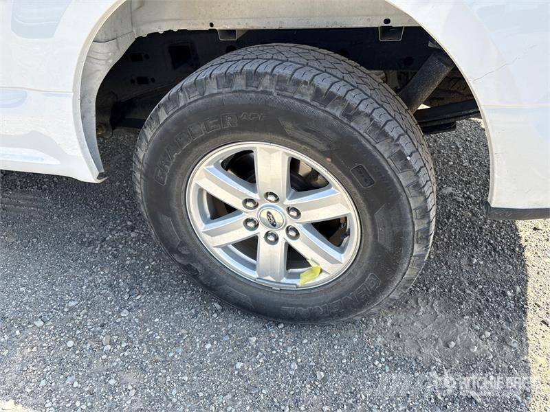 Ford F-150 4x2 Extended Cab Pickup Drugi