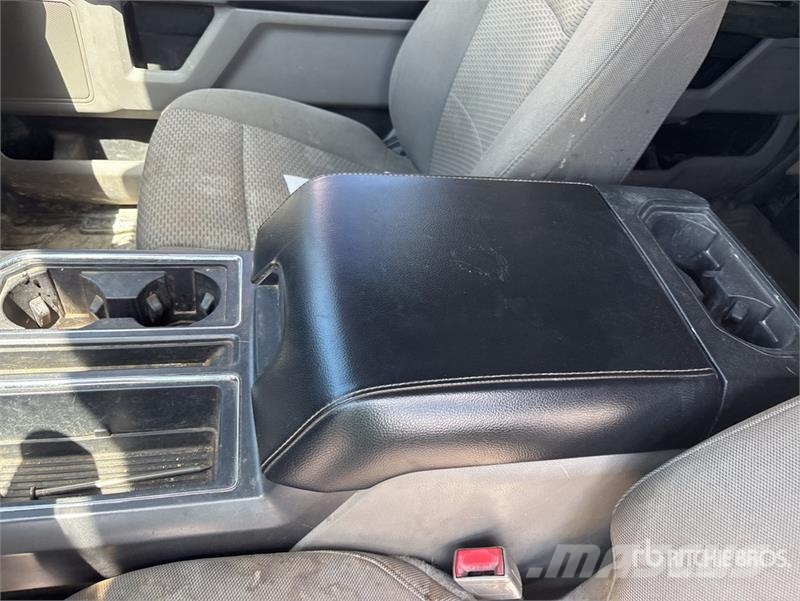 Ford F-150 4x4 Crew Cab Pickup Muu