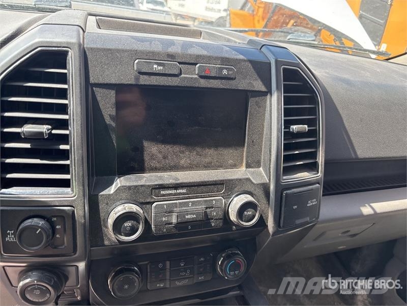 Ford F-150 4x4 Crew Cab Pickup Muu