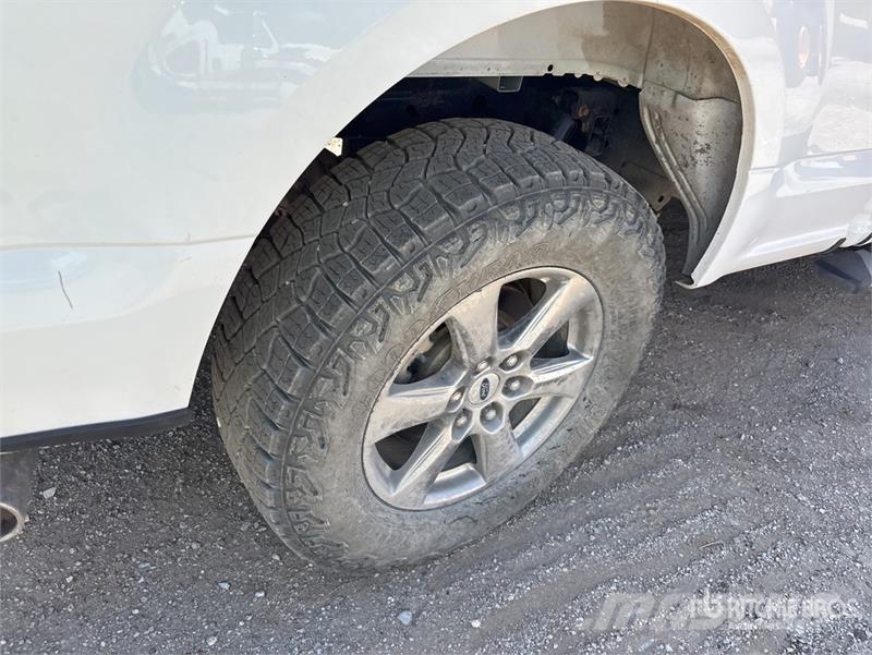 Ford F-150 4x4 Crew Cab Pickup Muu