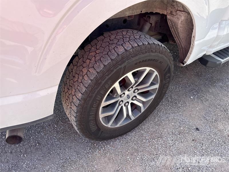 Ford F-150 4x4 Crew Cab Pickup Furgoni altro