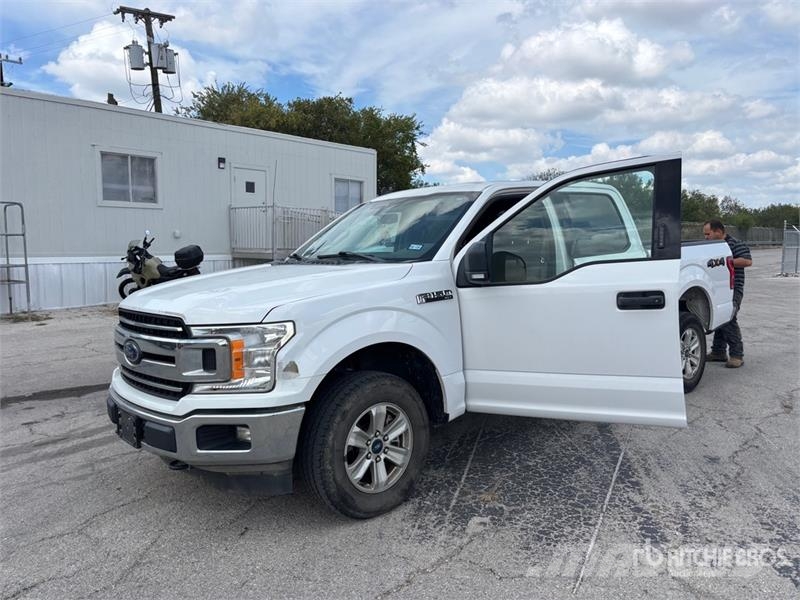 Ford F-150 4x4 Crew Cab Pickup Outro
