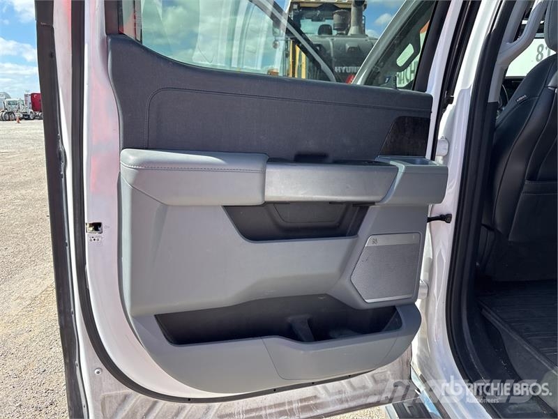 Ford F-150 4x4 Crew Cab Pickup Furgoni altro