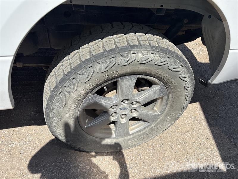 Ford F-150 4x4 Crew Cab Pickup Muu