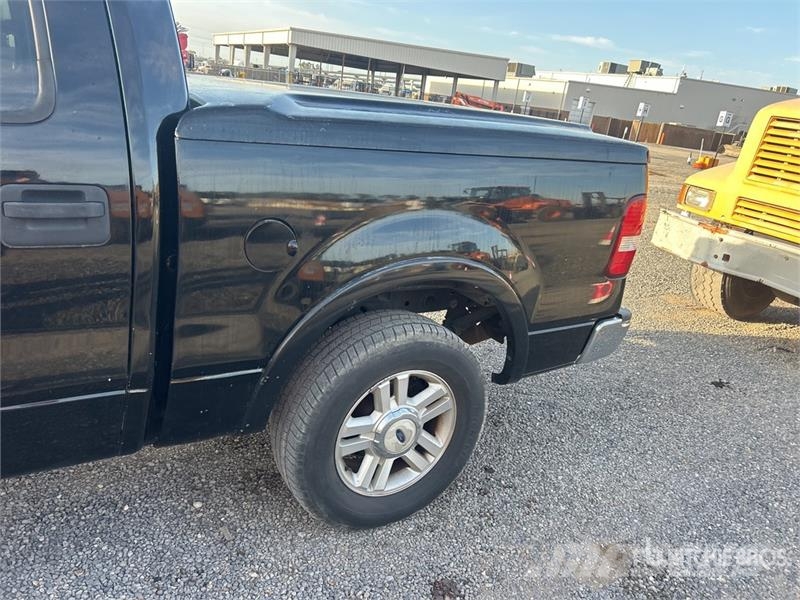 Ford F-150 Lariat 4x2 Crew Cab Pickup Otros