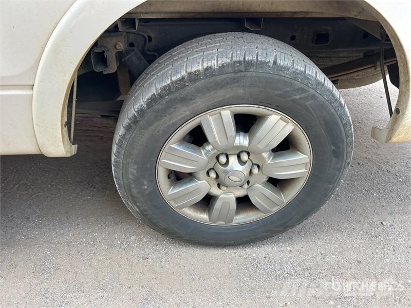 Ford F-150 Lariat 4x2 Crew Cab Pickup Andere Transporter