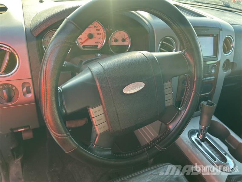 Ford F-150 Lariat 4x2 Crew Cab Pickup Otros