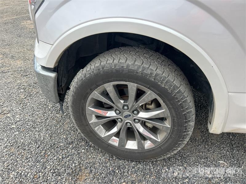 Ford F-150 Lariat 4x4 Crew Cab Pickup Drugi