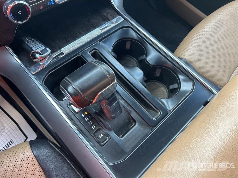 Ford F-150 Lariat 4x4 Crew Cab Pickup 其他