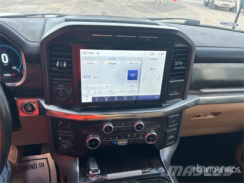 Ford F-150 Lariat 4x4 Crew Cab Pickup 其他