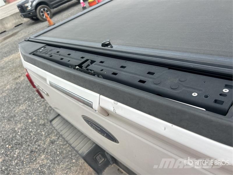 Ford F-150 Lariat 4x4 Crew Cab Pickup Drugi