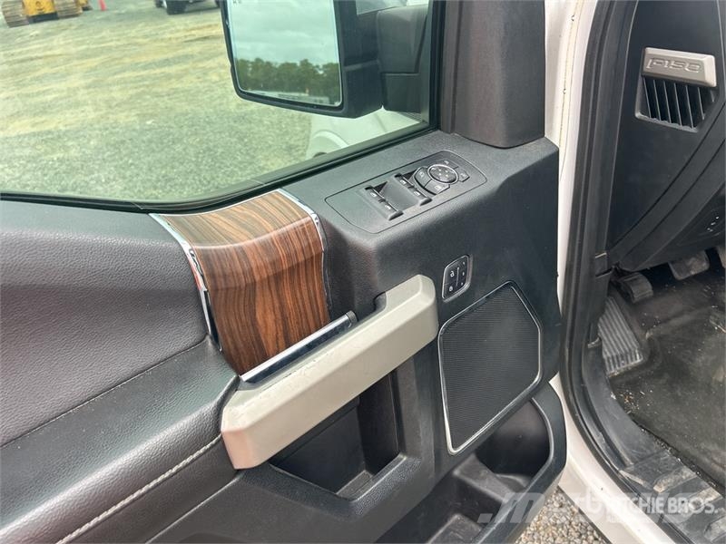 Ford F-150 Lariat 4x4 Crew Cab Pickup Drugi