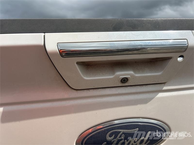Ford F-150 Lariat 4x4 Crew Cab Pickup Drugi
