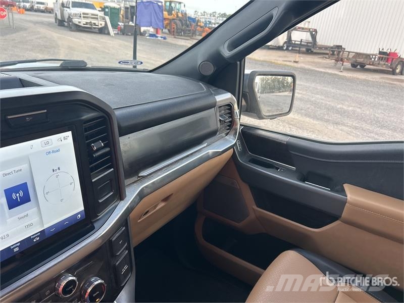 Ford F-150 Lariat 4x4 Crew Cab Pickup 其他