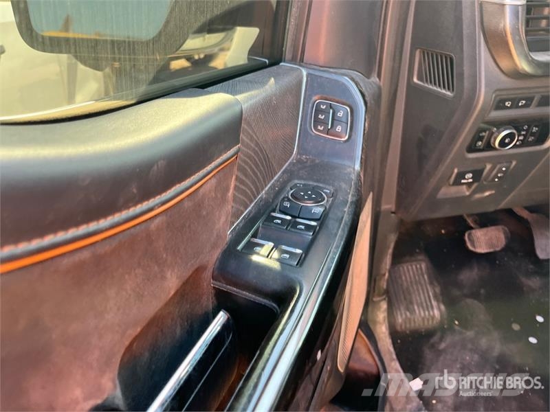 Ford F-150 Platinum 4x4 Crew Cab Pickup Прочие фургоны