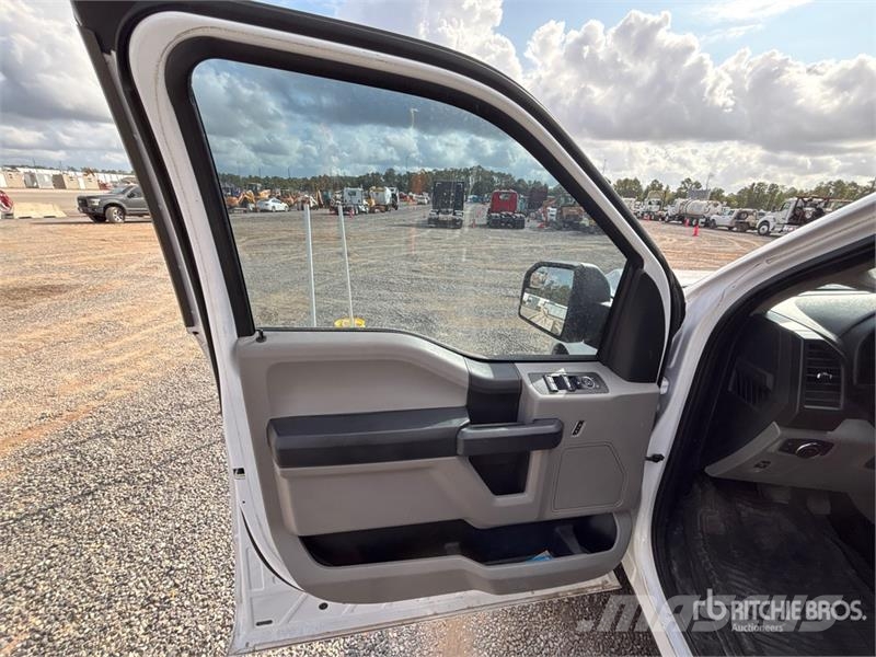 Ford F-150 STX 4x4 Crew Cab Pickup Muu