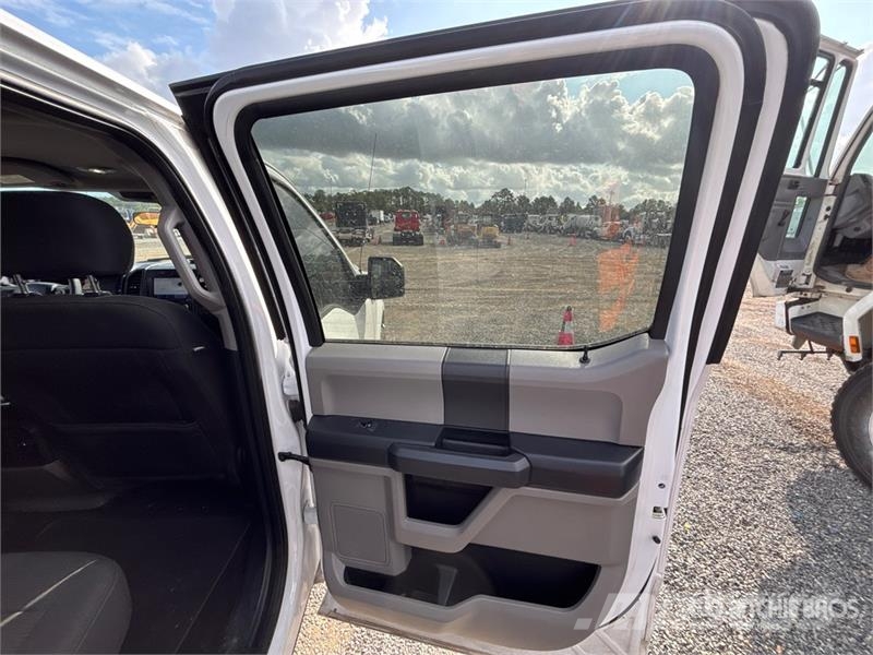 Ford F-150 STX 4x4 Crew Cab Pickup Muu
