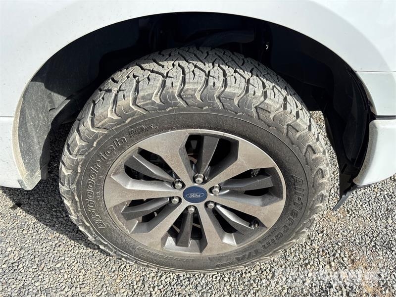 Ford F-150 STX 4x4 Crew Cab Pickup Muu