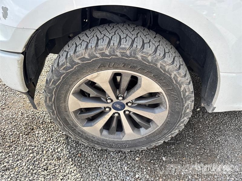 Ford F-150 STX 4x4 Crew Cab Pickup Muu