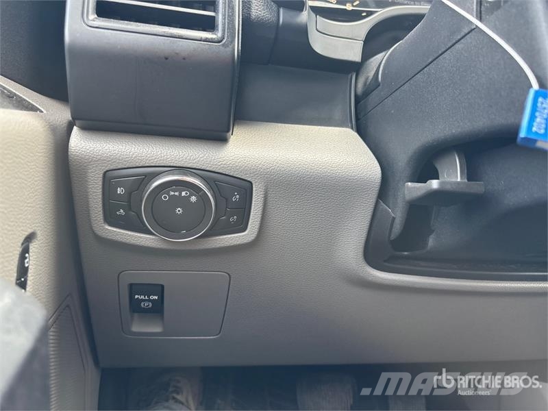 Ford F-150 STX 4x4 Crew Cab Pickup Muu