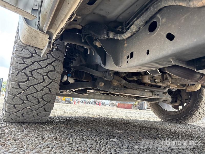 Ford F-150 STX 4x4 Crew Cab Pickup Muu