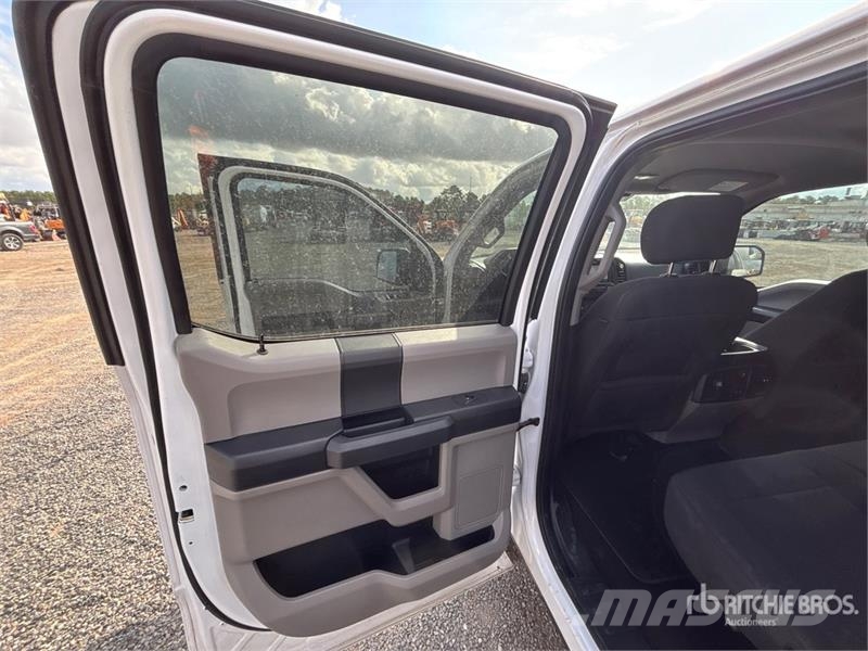 Ford F-150 STX 4x4 Crew Cab Pickup Muu
