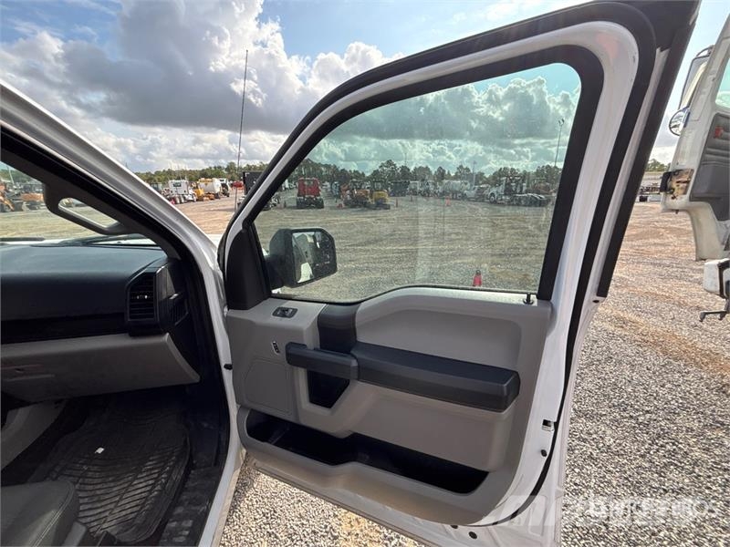 Ford F-150 STX 4x4 Crew Cab Pickup Muu