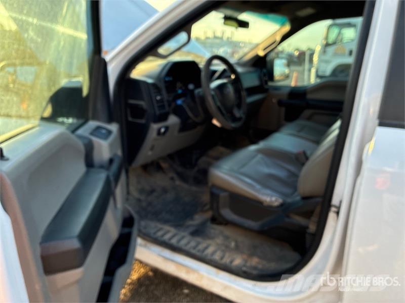 Ford F-150 XL 4x2 Crew Cab Pickup Muut autot