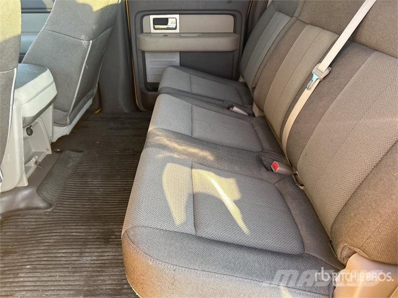 Ford F-150 XL 4x2 Crew Cab Pickup Ostalo