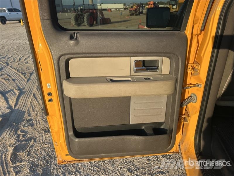 Ford F-150 XL 4x2 Crew Cab Pickup Ostalo