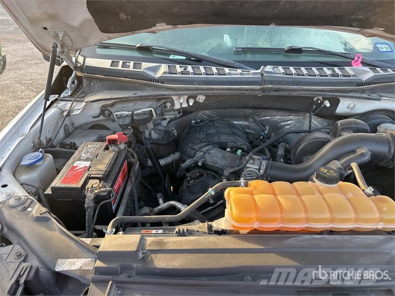 Ford F-150 XL 4x2 Crew Cab Pickup Otros