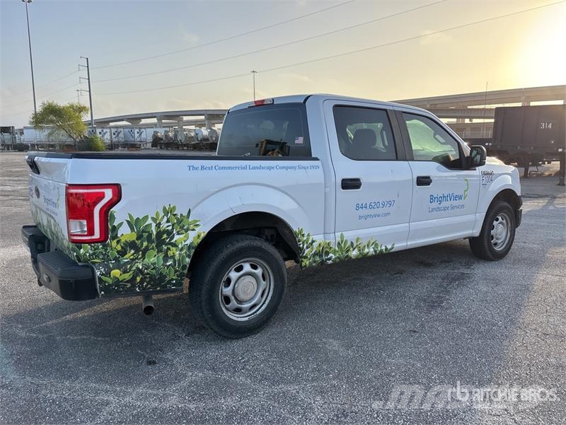 Ford F-150 XL 4x2 Crew Cab Pickup Otros