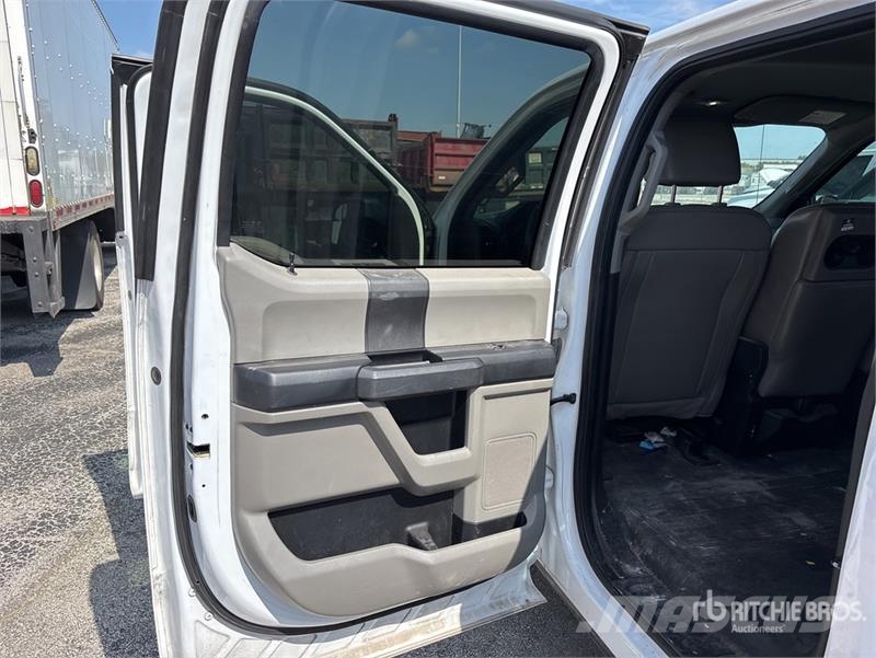 Ford F-150 XL 4x2 Crew Cab Pickup Furgoni altro