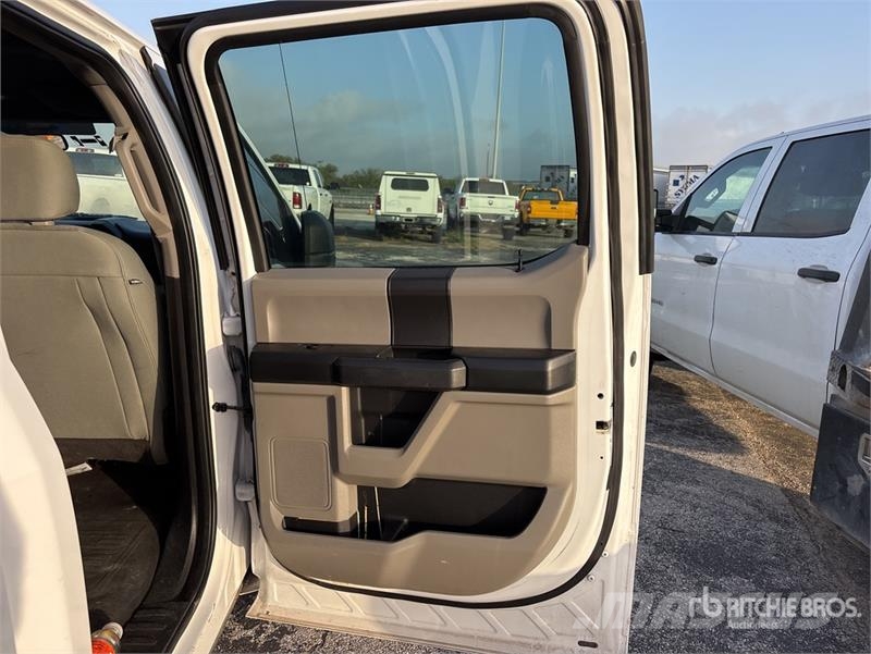 Ford F-150 XL 4x2 Crew Cab Pickup Інше