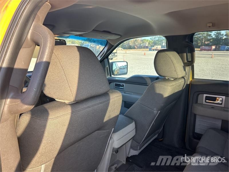 Ford F-150 XL 4x2 Crew Cab Pickup Ostalo