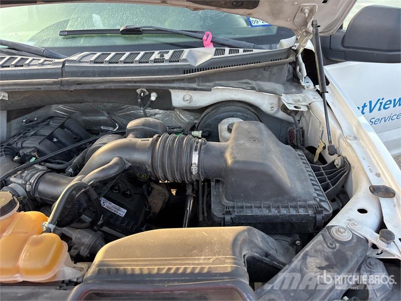 Ford F-150 XL 4x2 Crew Cab Pickup Otros
