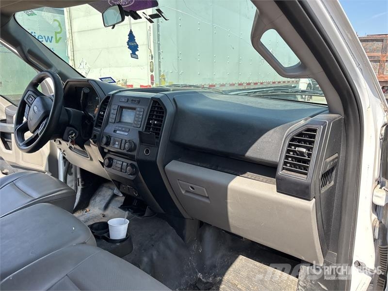 Ford F-150 XL 4x2 Crew Cab Pickup Furgoni altro